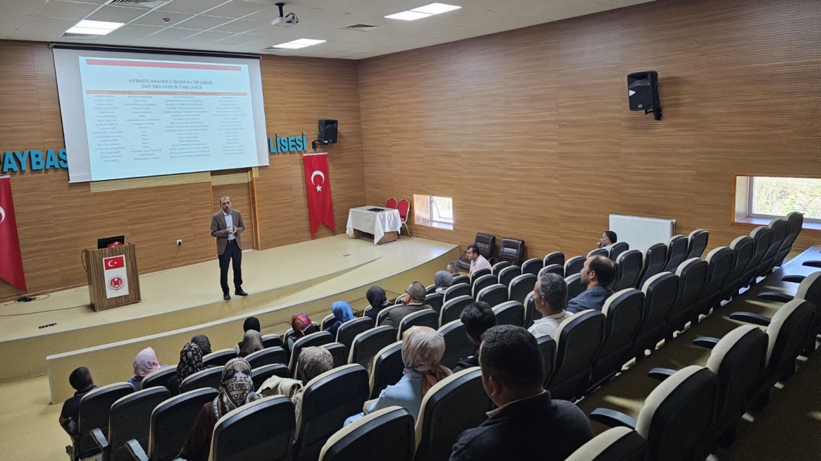 12. SINIF VELİLERİYLE YKS TOPLANTISI GERÇEKLEŞTİRİLDİ